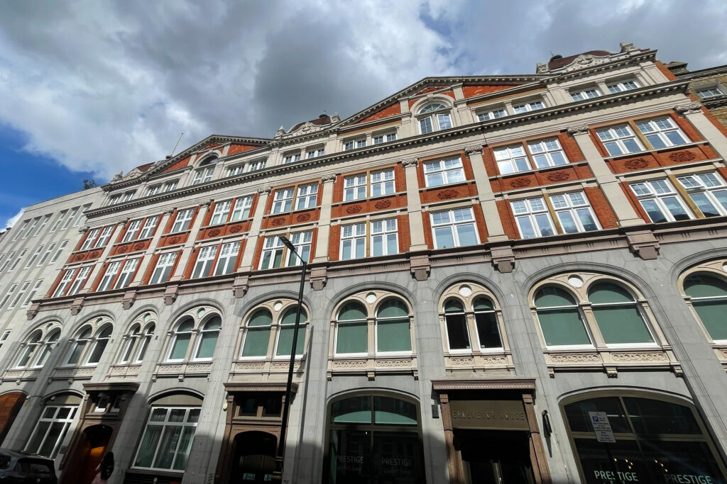 Styles Façade Solutions® transforms tired, weathered façades into buildings their owners can be proud of. Our scaffold-free approach saves time and money, keeps disruption to a minimum and ensures historic properties like 145 Drury Lane continue to make a striking impression for years to come.