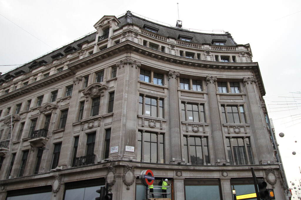 Styles Façade Solutions® restored this heritage stonework using Façade Gommage, a gentle cleaning technique that lifts decades of grime without damaging fragile historic fabric. Precise, controlled and dust-minimising, the process will reveal the original stone tones and fine architectural detailing, delivering conservation-grade results for listed buildings across London.