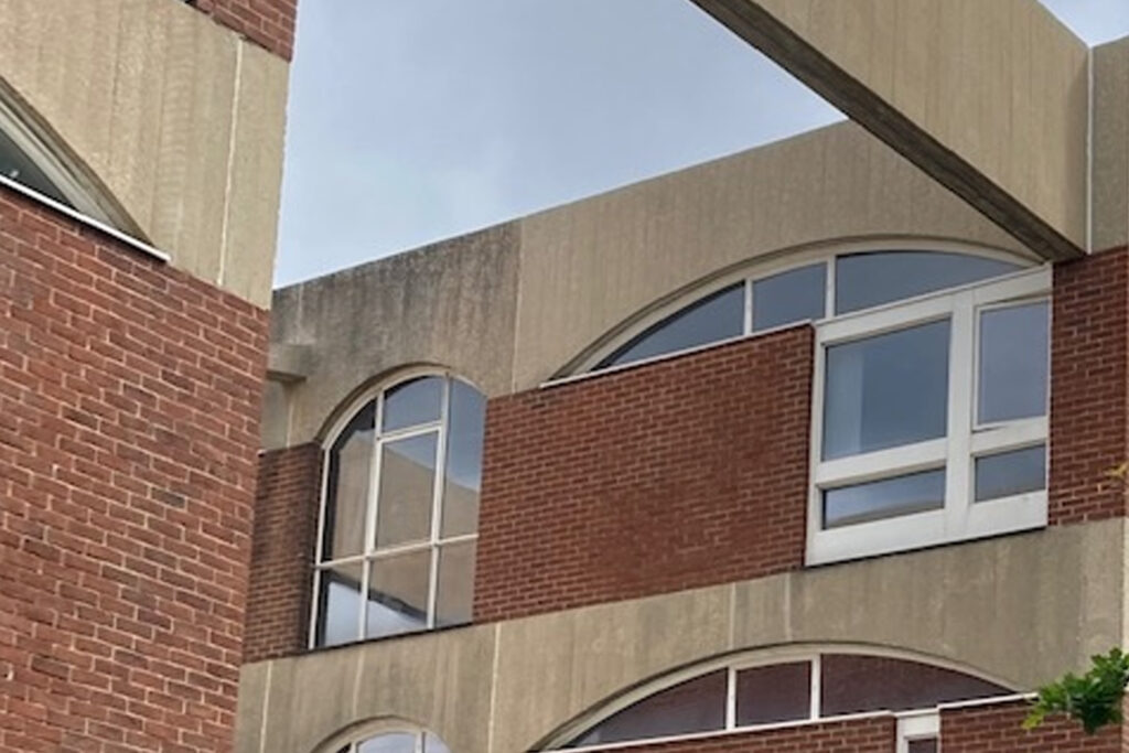 Styles Façade Solutions® uses the scaffold-free Façade Gommage process allows careful cleaning of the Grade I listed Falmer House, University of Sussex building's distinctive brickwork and arched architectural details without disrupting the surrounding campus.