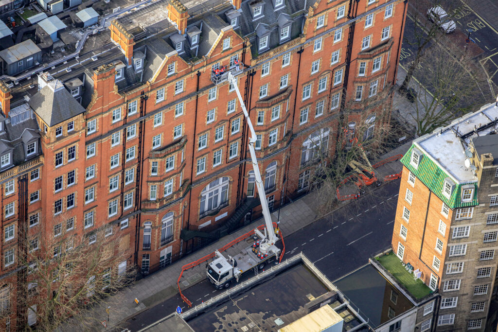 Styles Façade Solutions® undertakes window painting across The Landmark Hotel, London hundreds of windows, using a truck-mounted platform to reach rooftop level.